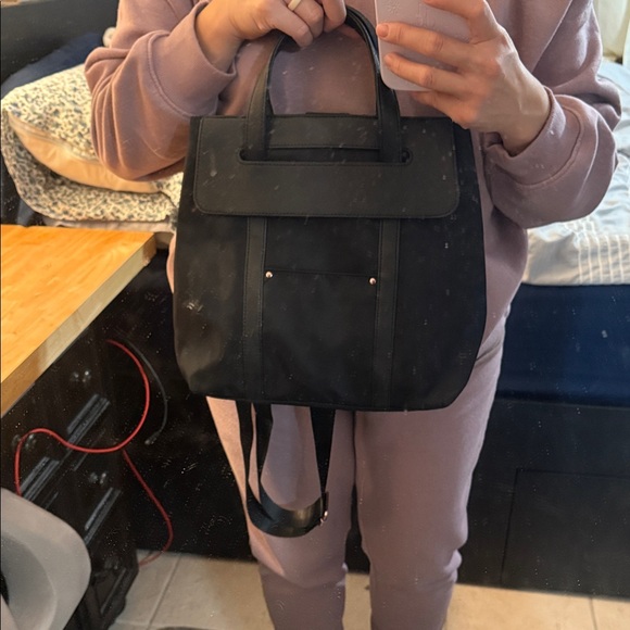 Avon Backpack - Picture 8 of 10